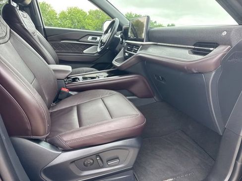 Used 2026 Ford Explorer Platinum w/ LUX Leather Package AWD/4WD image 20