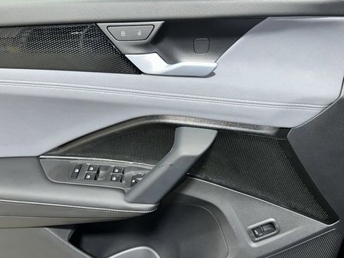 New 2026 Volkswagen Tiguan SE image 21