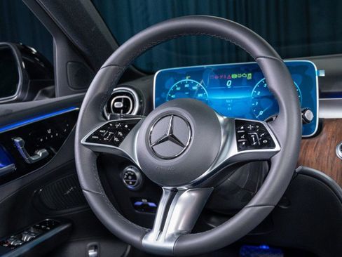 Used 2025 Mercedes-Benz C 300 Sedan image 18