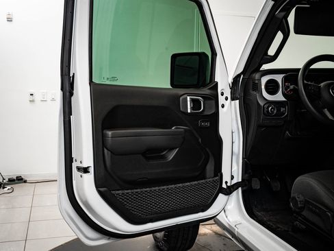 Used 2025 Jeep Wrangler Sport image 25