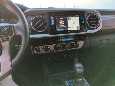 Used 2017 Toyota Tacoma Limited w/ Tow Package image 17