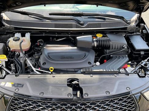 Used 2025 Chrysler Pacifica Limited FWD image 39