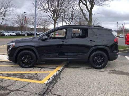 Used 2022 GMC Terrain AT4 AWD/4WD image 3