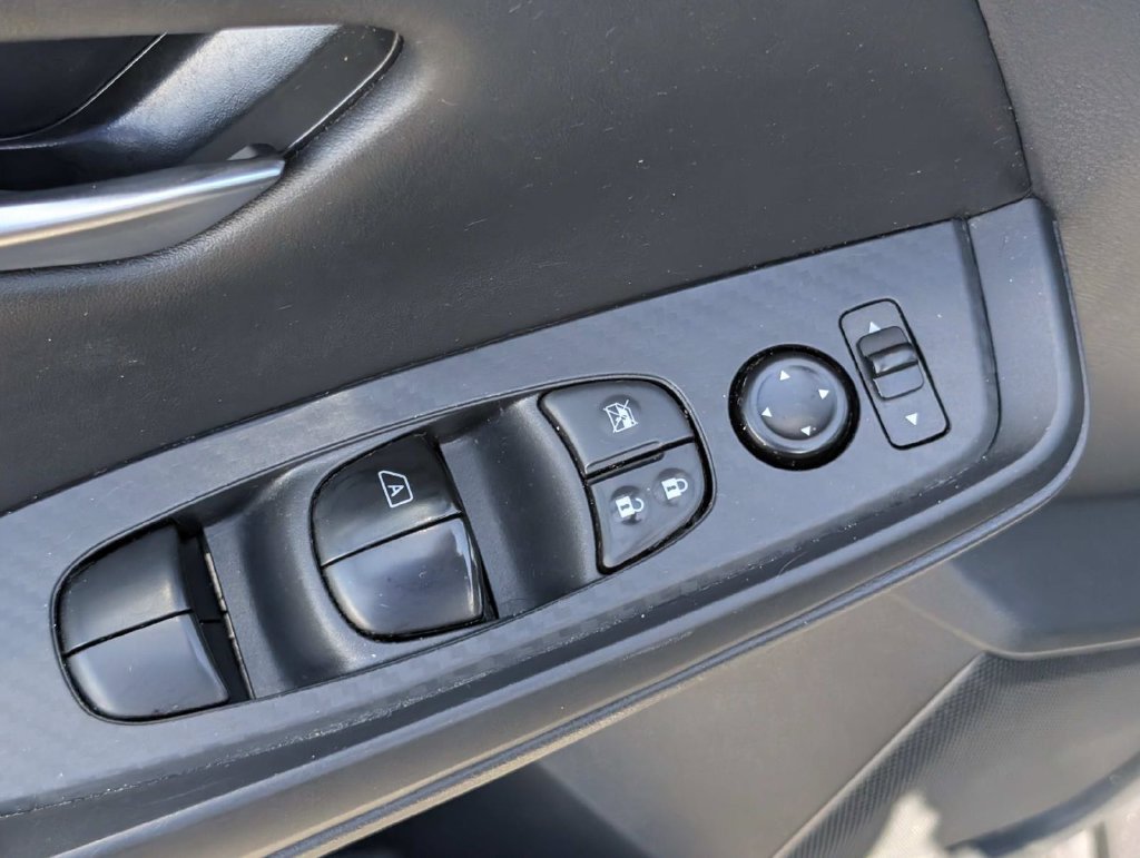 Used 2025 Nissan Sentra SV FWD image 13