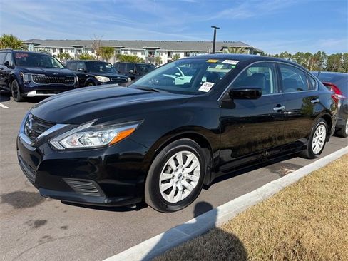 Used 2018 Nissan Altima 2.5 S w/ S Convenience Package image 3