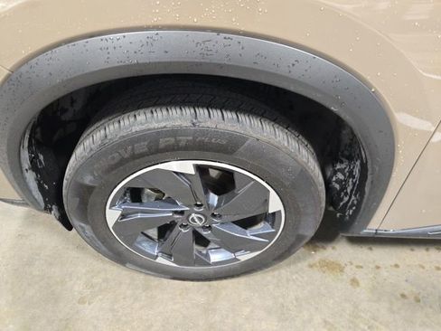 Used 2024 Nissan Rogue SV image 10