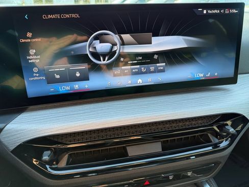 Used 2025 BMW 430i xDrive w/ M Sport Package AWD/4WD image 24