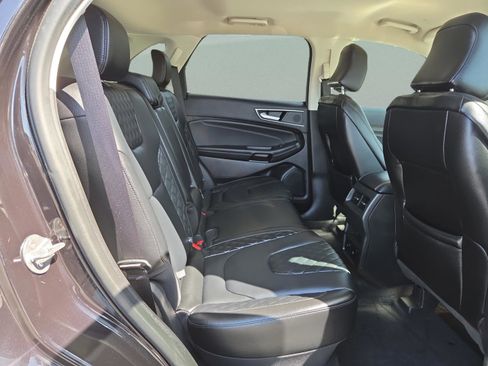 Used 2024 Ford Edge Titanium image 34