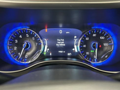 Used 2023 Chrysler Pacifica Touring-L w/ Uconnect Theater Family Group AWD/4WD image 13