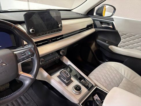 Used 2022 Mitsubishi Outlander SEL image 14