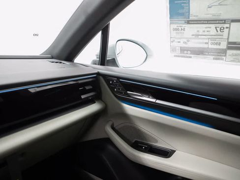Certified 2026 Porsche Macan Electric RWD image 31