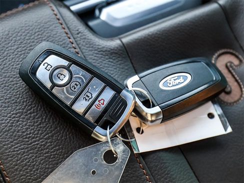 Used 2025 Ford Expedition Max King Ranch image 37