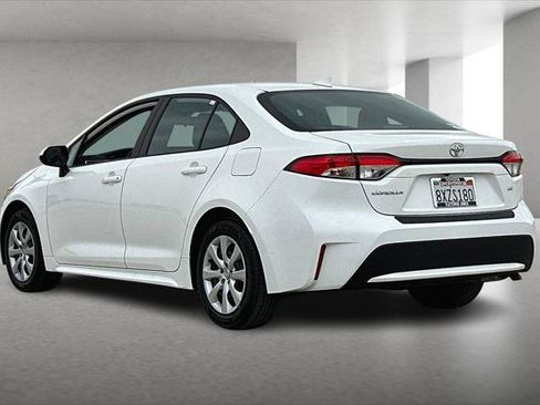 Certified 2021 Toyota Corolla LE FWD image 5