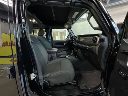 Used 2023 Jeep Wrangler Unlimited w/ Cold Weather Group AWD/4WD image 31