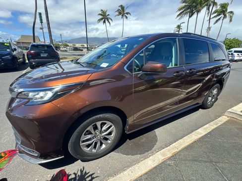 Used 2023 Toyota Sienna LE FWD image 26