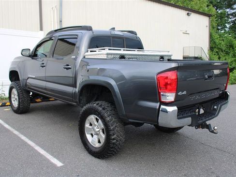 Used 2017 Toyota Tacoma SR5 w/ Tow Package AWD/4WD image 2