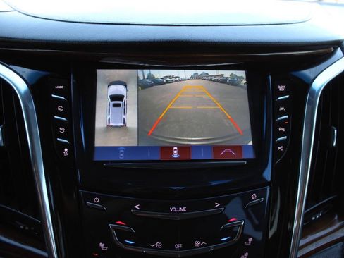 Used 2017 Cadillac Escalade Premium Luxury RWD image 24