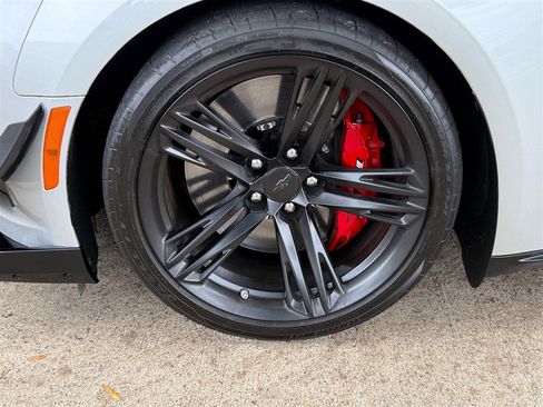 Used 2018 Chevrolet Camaro ZL1 image 19