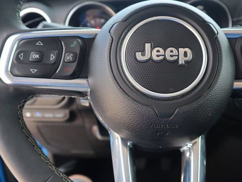 Used 2023 Jeep Wrangler Unlimited Sahara w/ Cold Weather Group AWD/4WD image 24