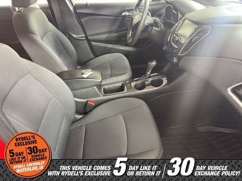 Used 2018 Chevrolet Cruze LT w/ Convenience Package image 15