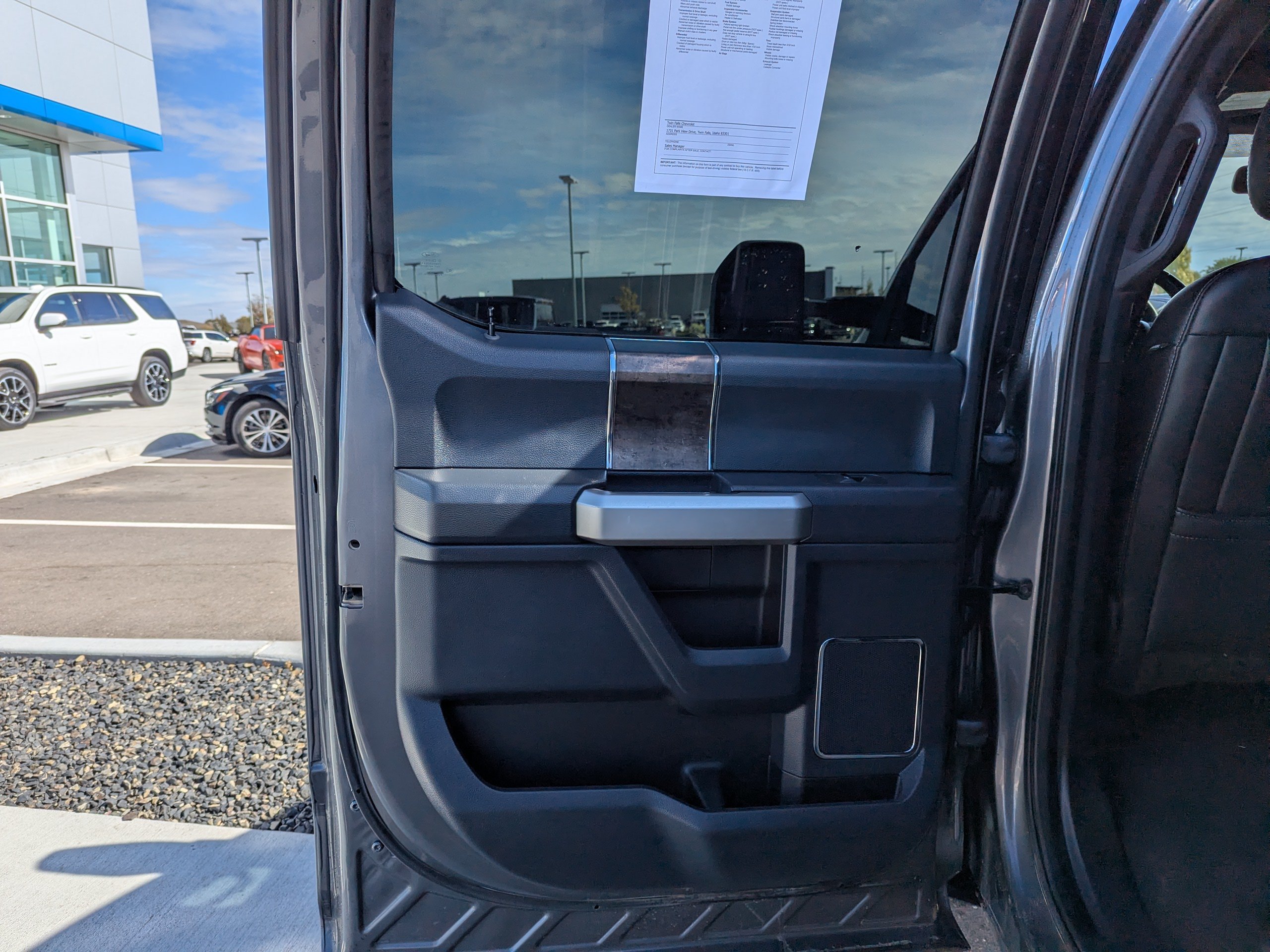 Used 2022 Ford F250 Lariat w/ Lariat Ultimate Package AWD/4WD image 32