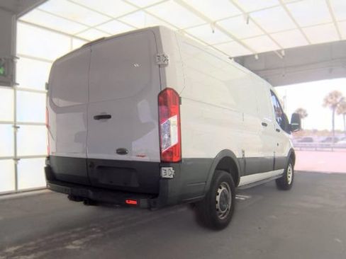 Used 2015 Ford Transit 250 130 Low Roof RWD image 4