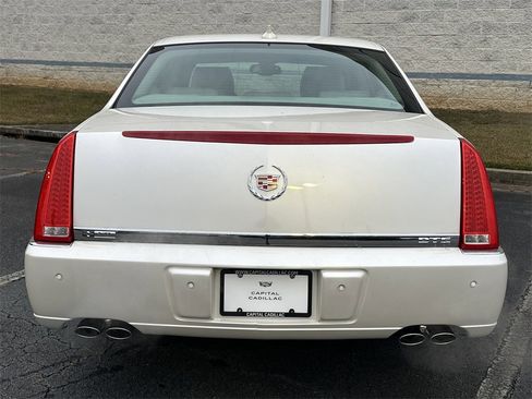 Used 2011 Cadillac DTS Luxury image 6