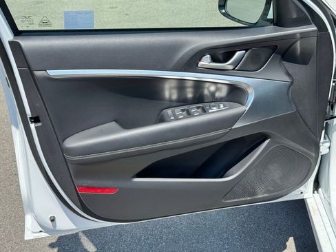 Used 2025 Genesis G70 2.5T image 23