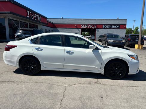 Used 2018 Nissan Altima 2.5 S w/ S Convenience Package image 2