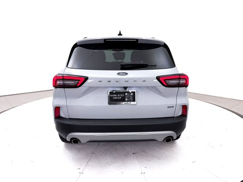 Used 2025 Ford Escape SE FWD image 17