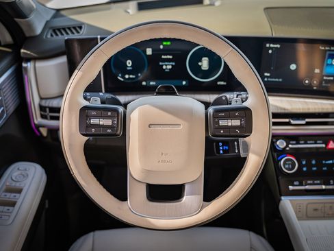 Used 2025 Hyundai Santa Fe Calligraphy w/ Tow & Go Package image 36