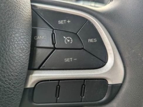 Used 2018 Jeep Renegade Latitude image 25