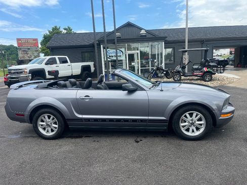 Used 2006 Ford Mustang Convertible RWD image 7