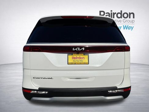 Certified 2022 Kia Carnival EX FWD image 6