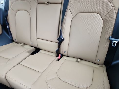 New 2025 Land Rover Defender 90 X-Dynamic SE image 5