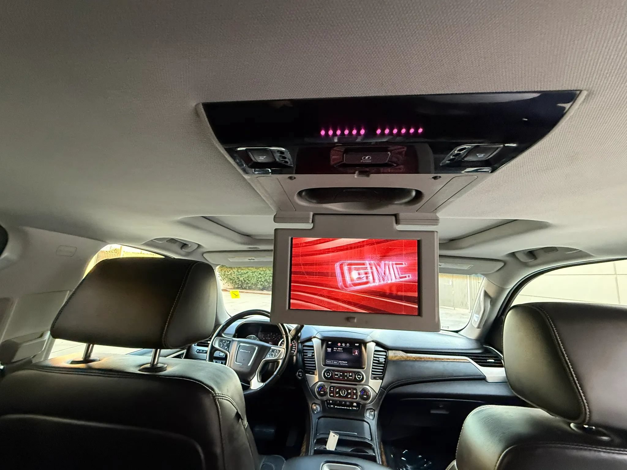Used 2015 GMC Yukon XL Denali w/ Touring Package AWD/4WD image 28