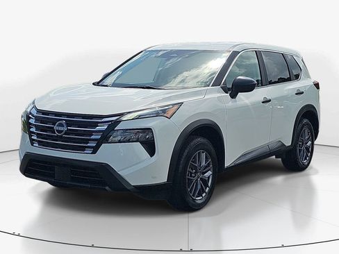 Used 2024 Nissan Rogue S FWD image 11