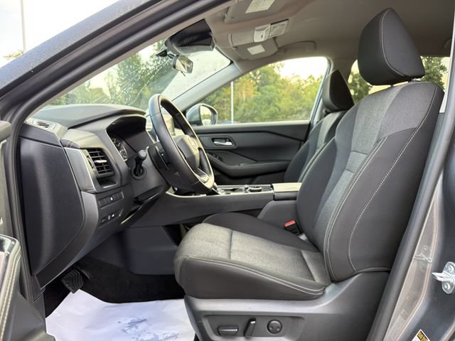 Used 2025 Nissan Rogue SV AWD/4WD image 11