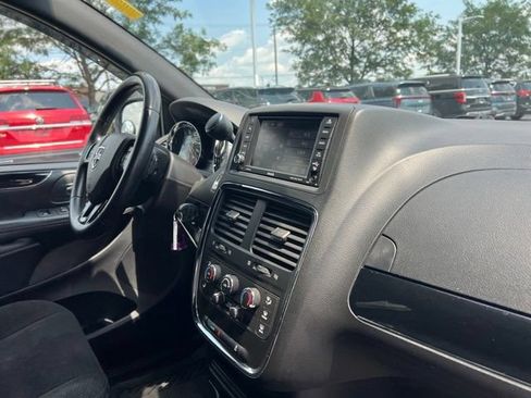 Used 2018 Dodge Grand Caravan SE FWD image 31