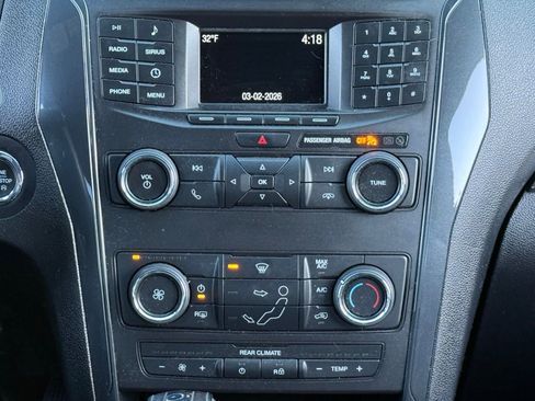 Used 2018 Ford Explorer XLT image 19