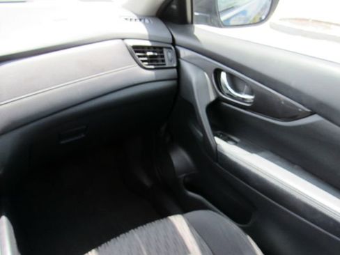 Used 2020 Nissan Rogue SV FWD image 20