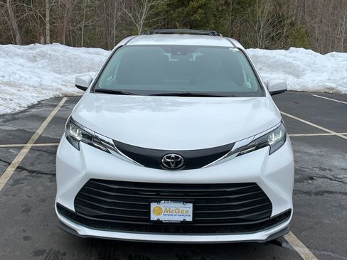 New 2026 Toyota Sienna LE image 8