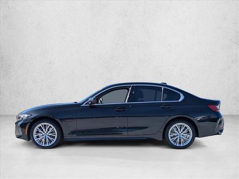Used 2024 BMW 330e w/ Premium Package image 9