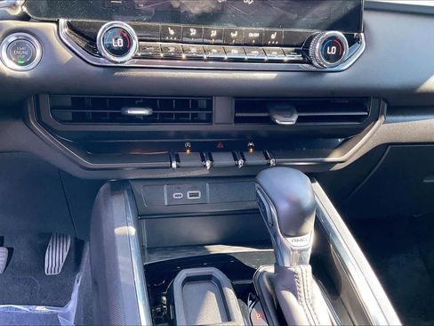 Used 2024 GMC Canyon Elevation w/ Convenience Package image 31