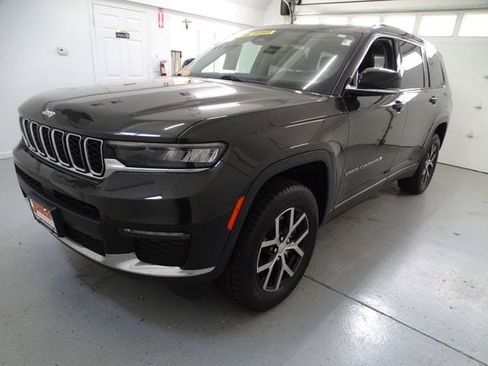 Certified 2023 Jeep Grand Cherokee L Limited AWD/4WD image 18