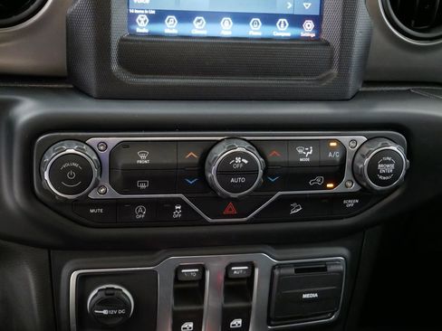 Certified 2019 Jeep Wrangler Sport image 25