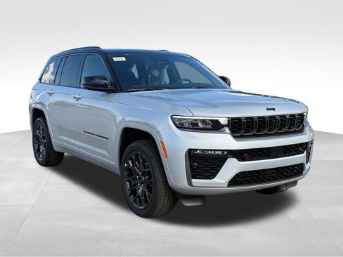 New 2026 Jeep Grand Cherokee Summit w/ Obsidian Package AWD/4WD image 31