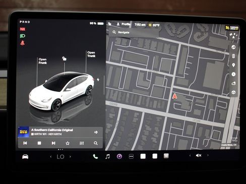 Used 2023 Tesla Model 3 Standard Range image 5