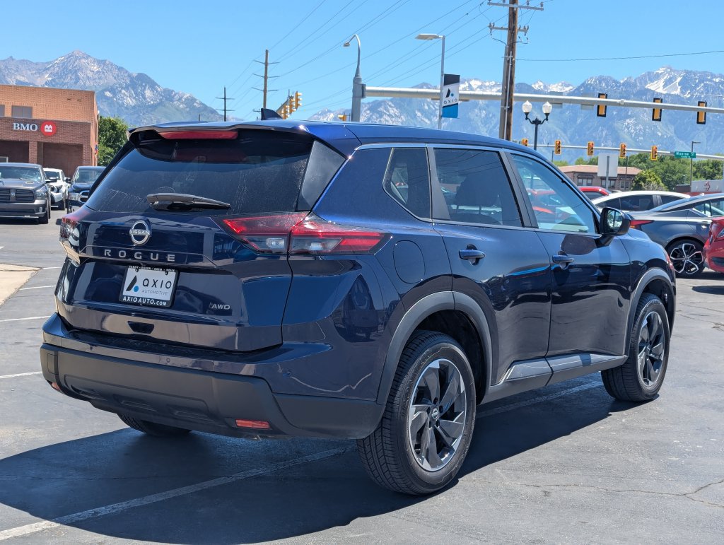 Used 2025 Nissan Rogue SV AWD/4WD image 3