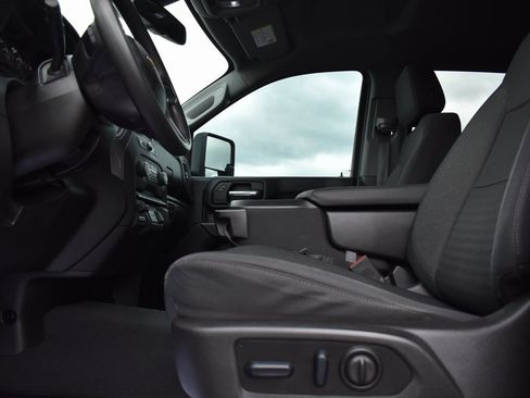 Used 2023 Chevrolet Silverado 2500 Custom w/ Custom Value Package image 7